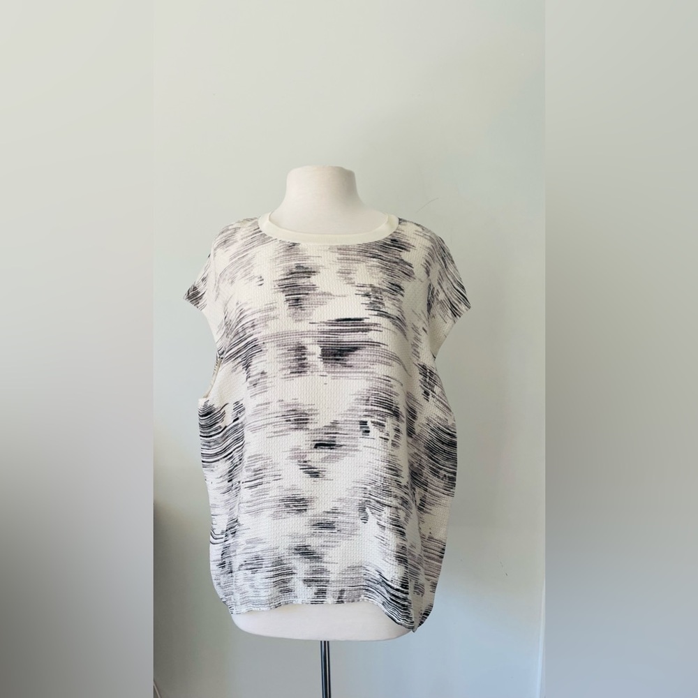 VINCE SILK BLOUSE SIZE MEDIUM - Picture 5 of 10